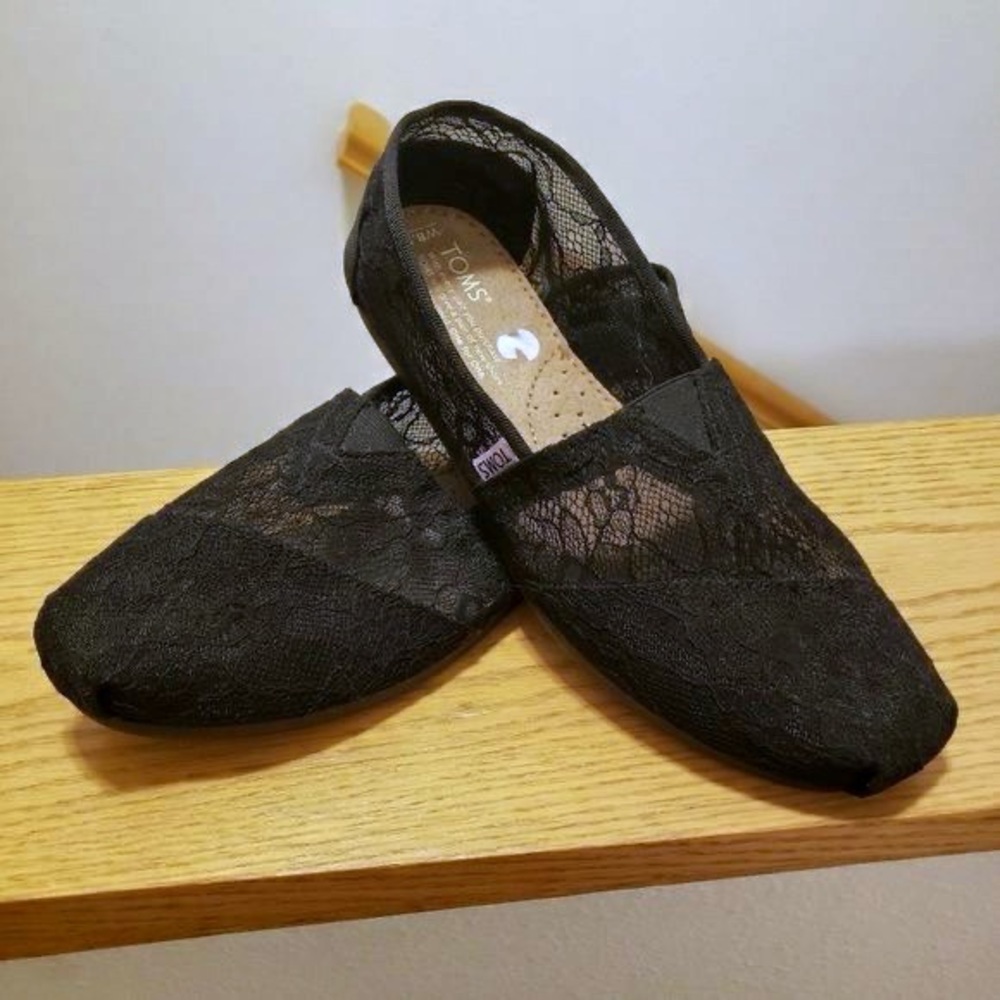 TOMS 🌺 Lace Slip-Ons